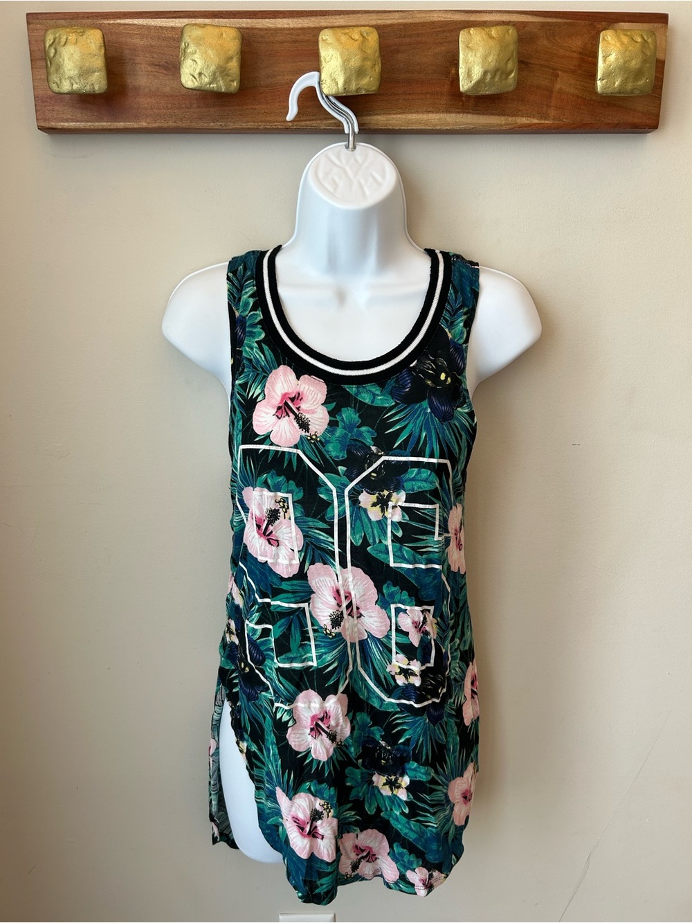 Y2K Tropical Floral 96 Graphic Tank Top Surf Skater Beach Vibes Size Medium
